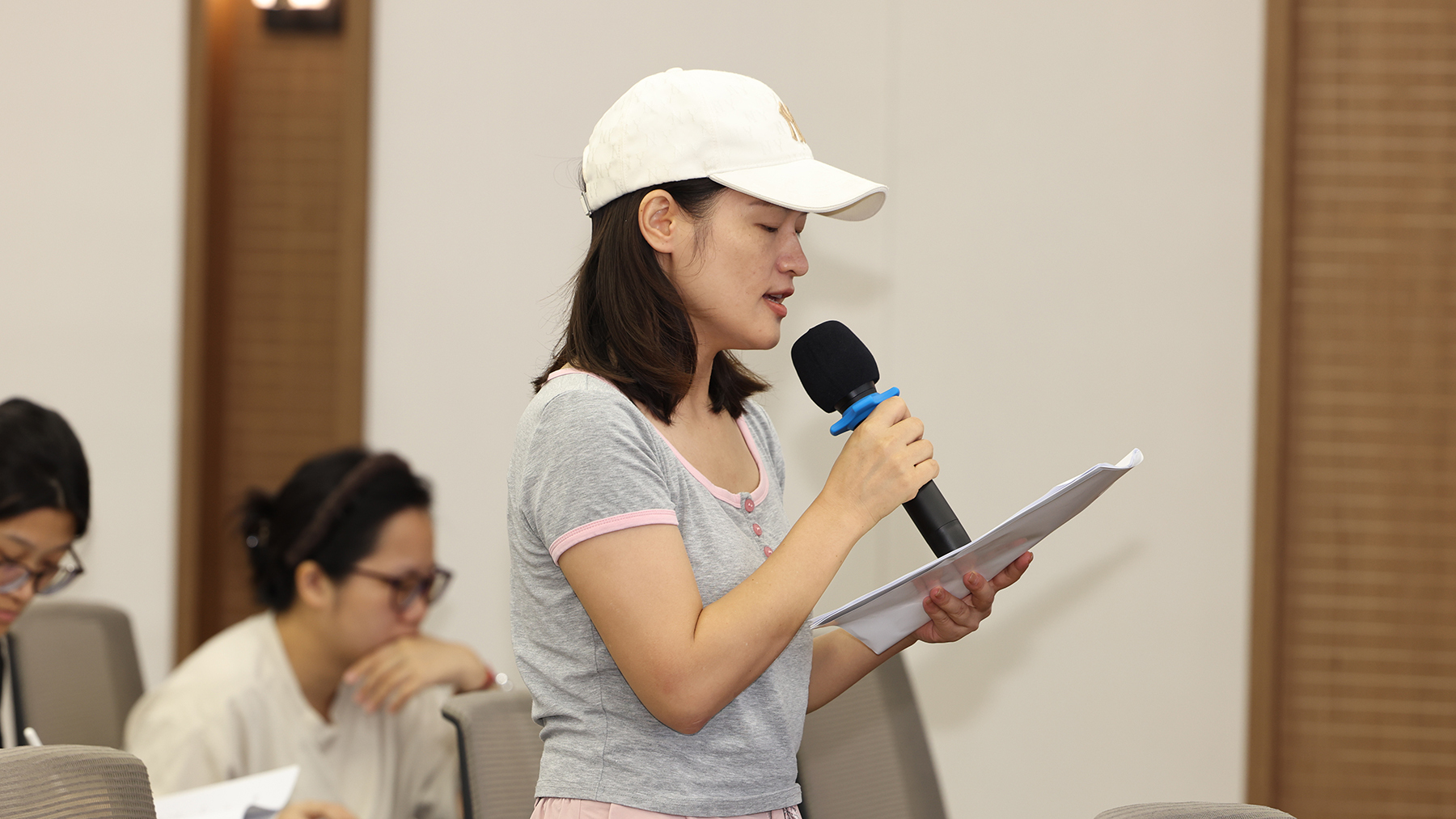 人民网记者.jpg