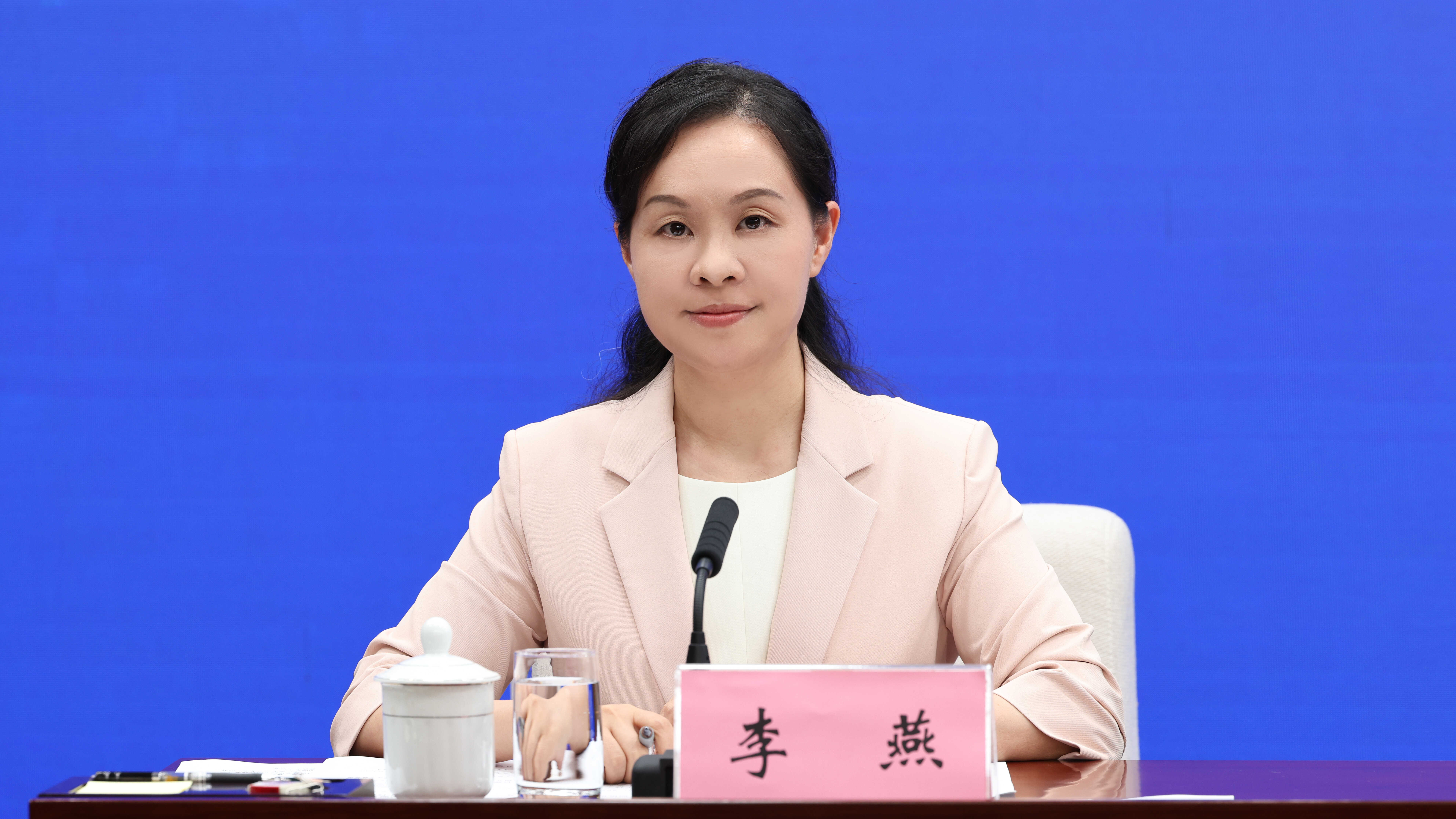 李燕.jpg