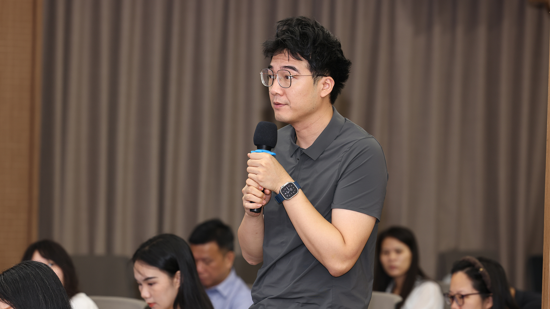 新华社记者.jpg
